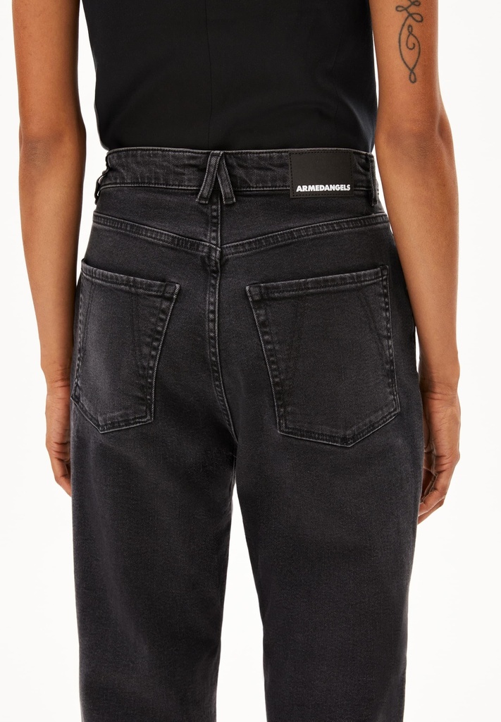 armedangels-mairaa-comfort-black-washed-authentic-28-34-34-1