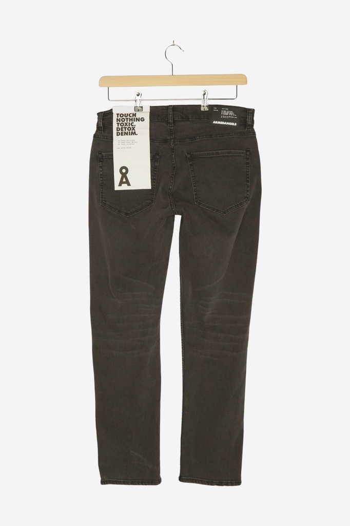 armedangels-iaan-x-stretch-black-washed-33-32-2-2-0