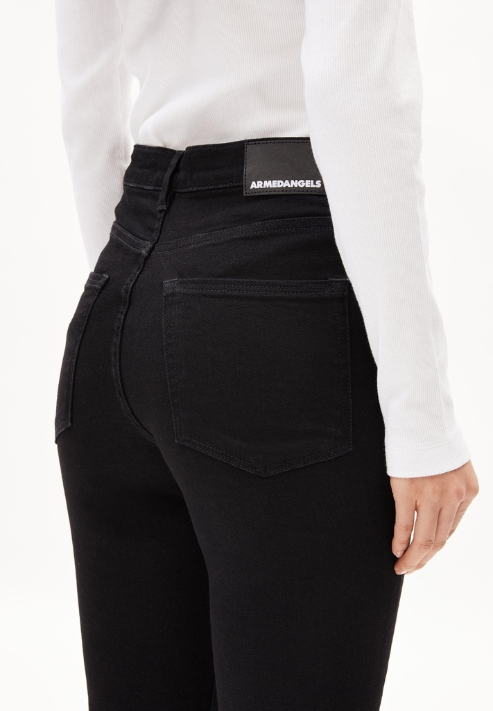 armedangels-lejaani-x-stretch-rinse-black-27-32-32-273-1