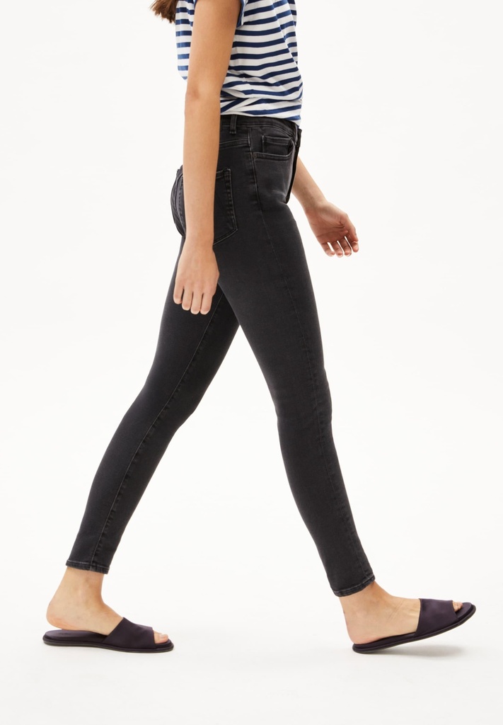 armedangels-ingaa-x-stretch-true-black-washed-30-30-30-4