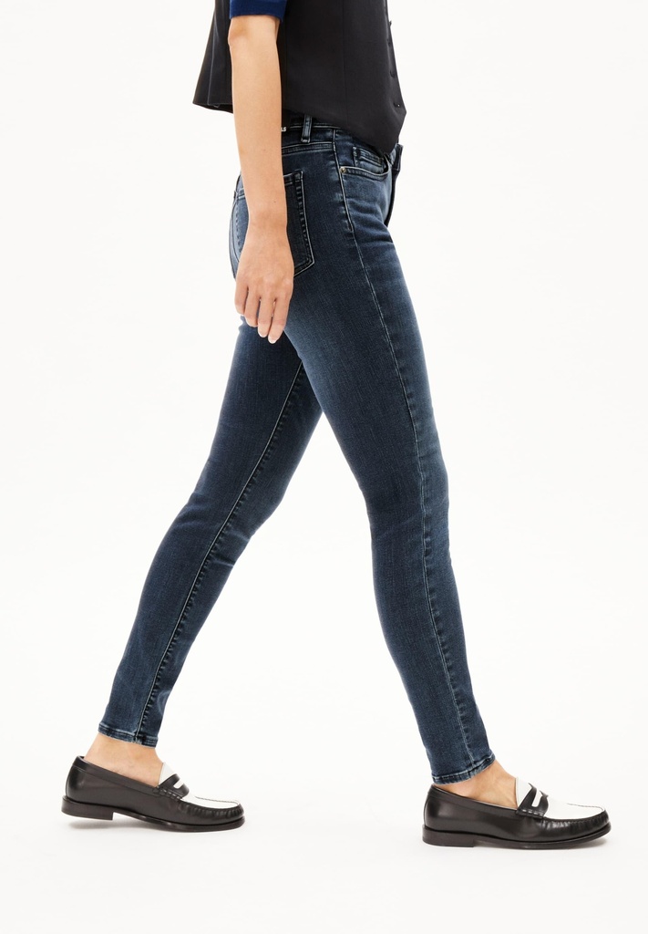 armedangels-tillaa-x-stretch-galaxy-blue-30-30-06a-4