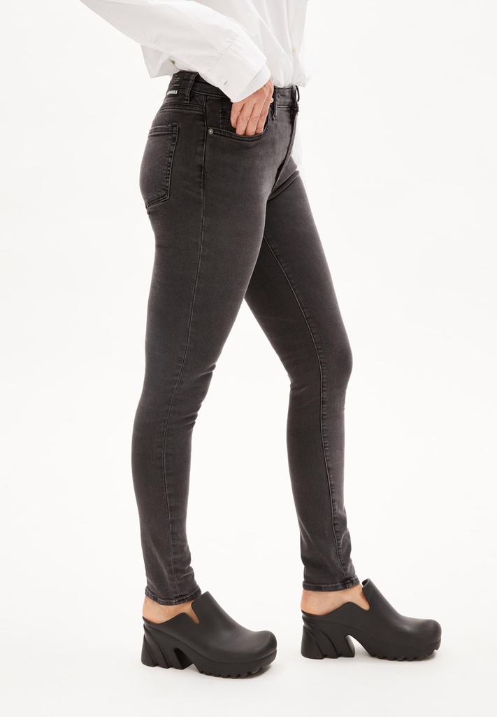 armedangels-tillaa-x-stretch-black-night-34-32-32-5