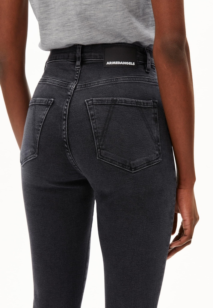 armedangels-ingaa-x-stretch-true-black-washed-32-30-30-1