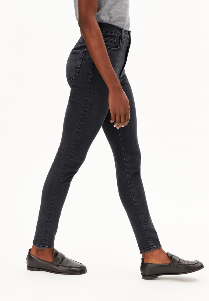 armedangels-ingaa-x-stretch-true-black-washed-30-30-30-4