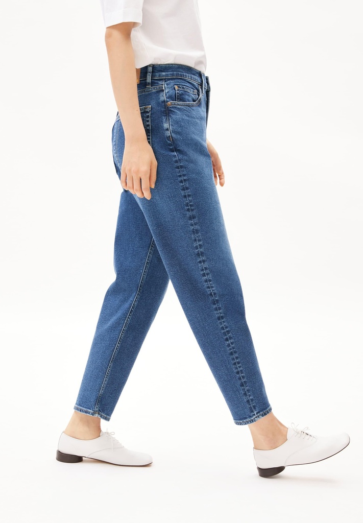 armedangels-mairaa-high-waist-mom-jeans-carme-31-34-34-4