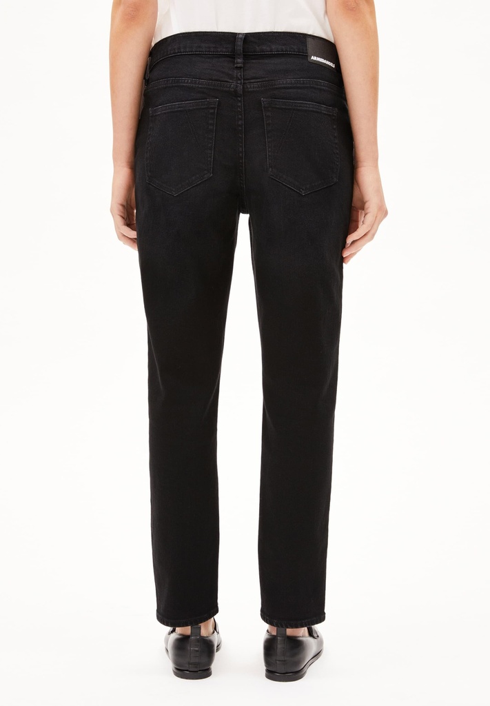 armedangels-cayaa-tarpa-low-boyfriend-jeans-ebony-26-0