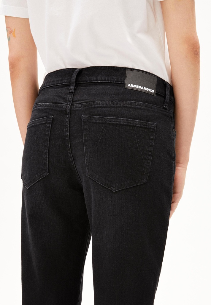 armedangels-cayaa-tarpa-low-boyfriend-jeans-ebony-26-1