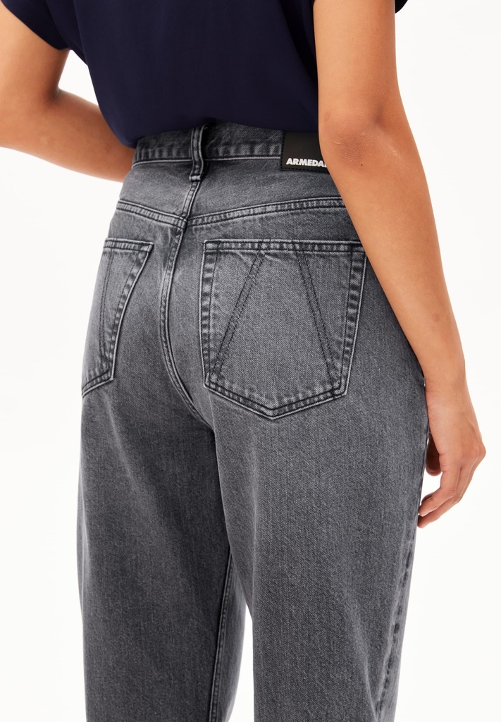 armedangels-aaikala-high-straight-jean-soft-ash-34-32-1