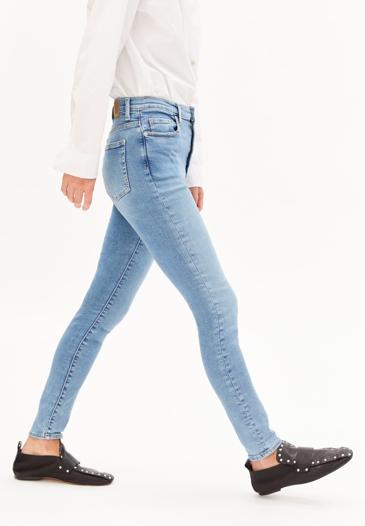 armedangels-ingaa-high-waist-skinny-jean-dove-30-30-30-e-4