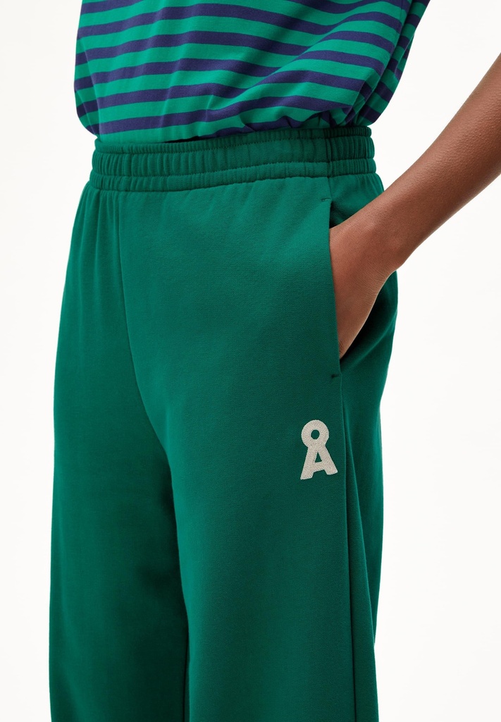 armedangels-iconic-ivaara-sweatpant-emerald-green-s-1