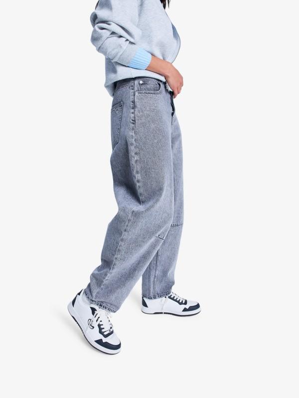 roxy-barreled-babe-high-lava-black-lava-27-0