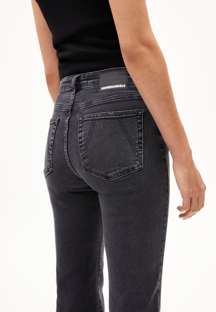 armedangels-anamaa-true-black-washed-30-32-32-b-1