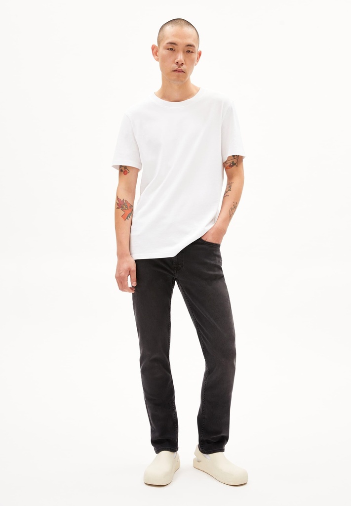 armedangels-iaan-x-stretch-black-washed-38-32-3