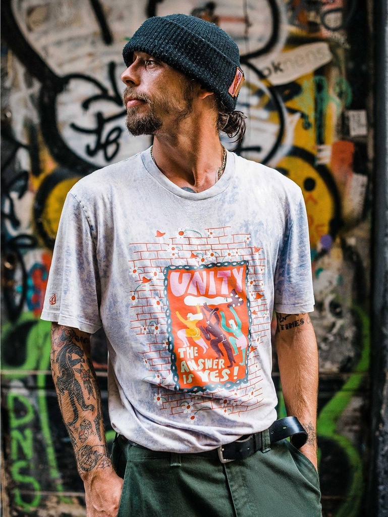volcom-egle-zvirblyte-2-tshirt-angled-bleach-wash-s-9