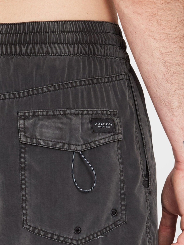 volcom-center-trunk-17-black-xs-9-1