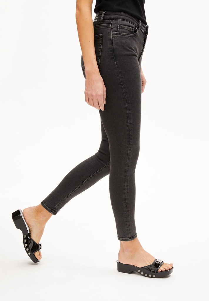 armedangels-tillaa-x-stretch-true-black-washed-31-34-b759-5