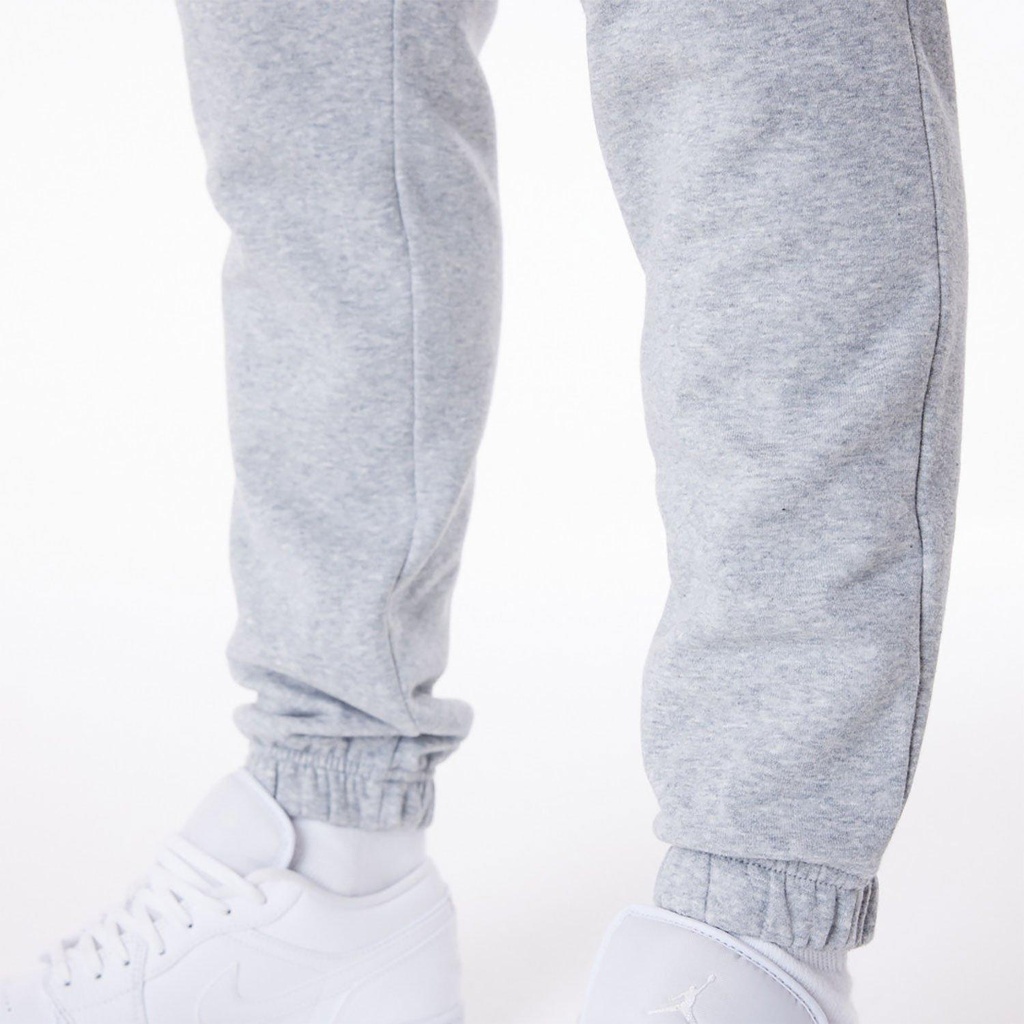 new-era-ne-essentls-jogger-newera-hgrwhi-grau-m-2