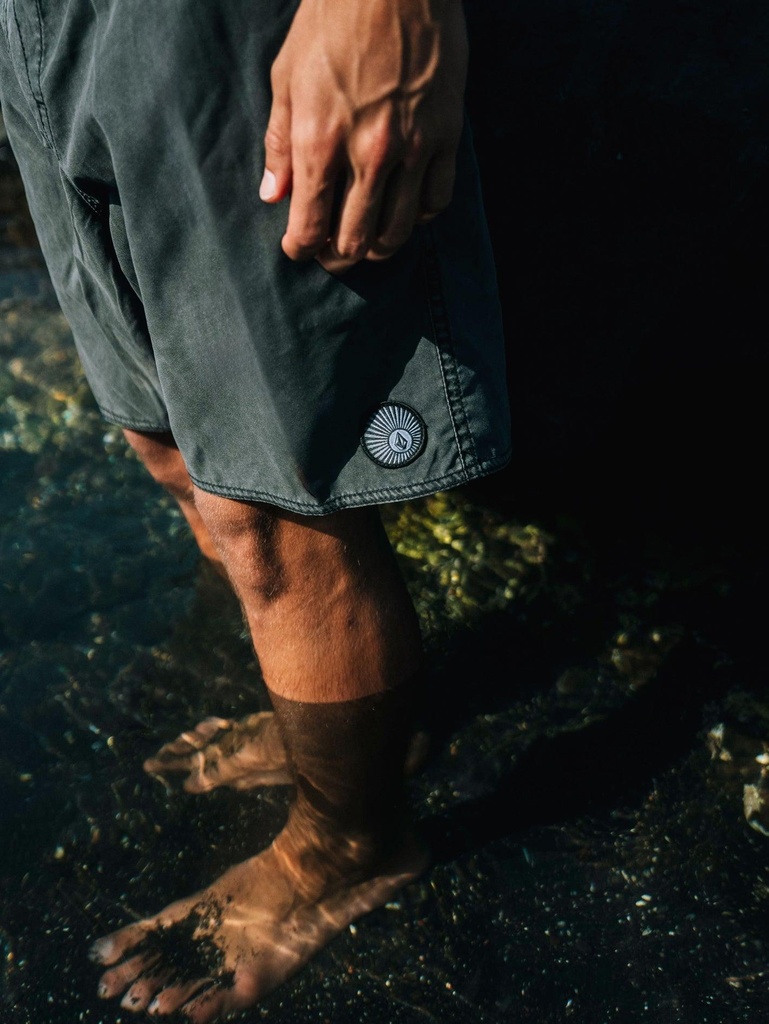 volcom-center-trunk-17-dark-slate-xs-db-2