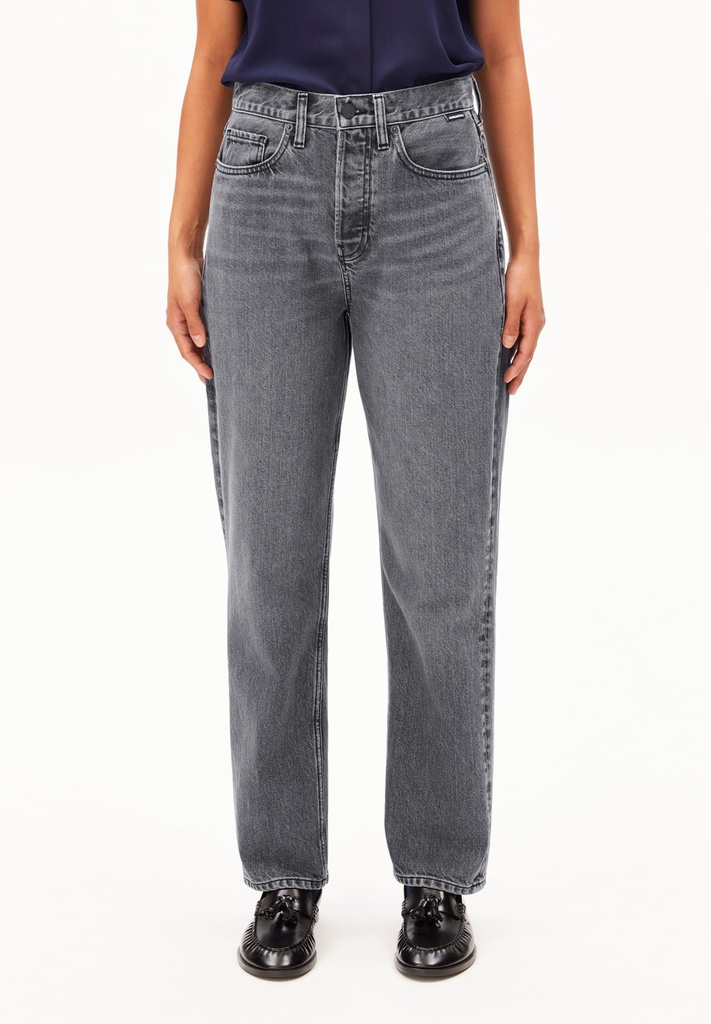 AAIKALA HIGH STRAIGHT JEANS