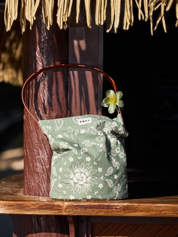 LEVITATING PURSE
